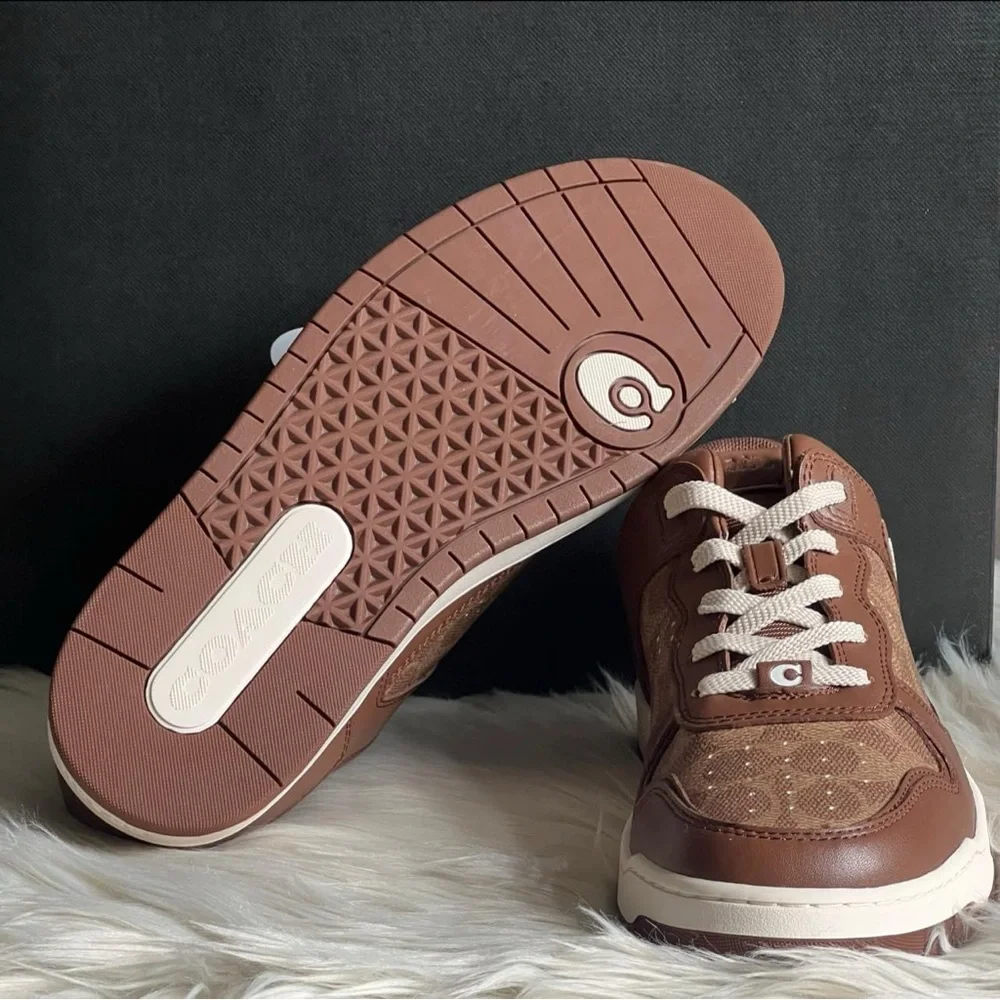 C201 - Coach Sneaker in Signature Canvas - Picture 2 of 14